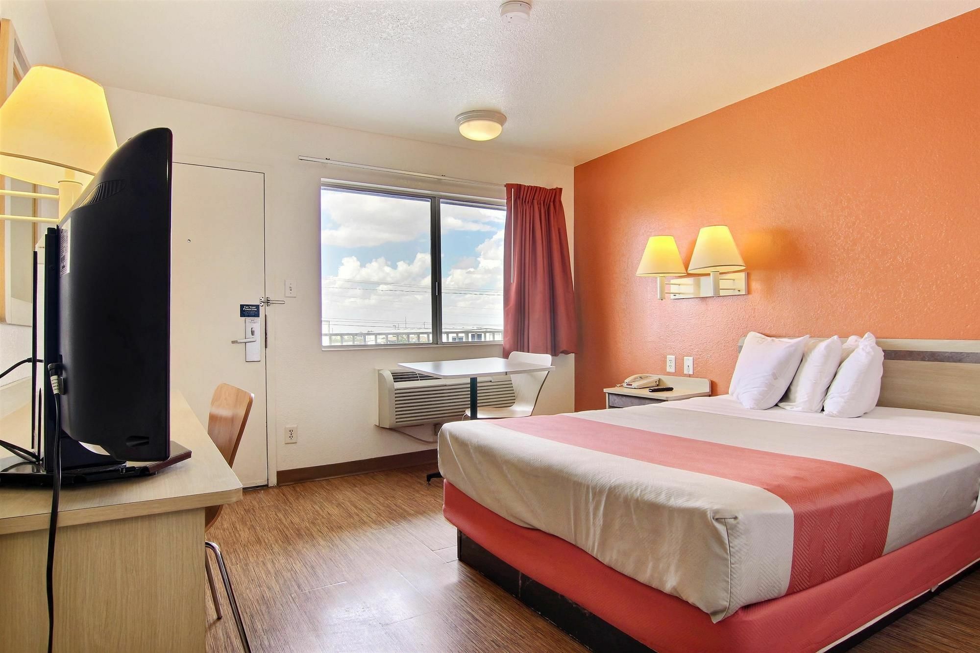 Hotel 6-fort Stockton, Tx
